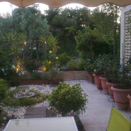 Comfortable Garden Apt Near Vouliagmeni Beach Athene Buitenkant foto