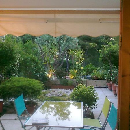 Comfortable Garden Apt Near Vouliagmeni Beach Athene Buitenkant foto