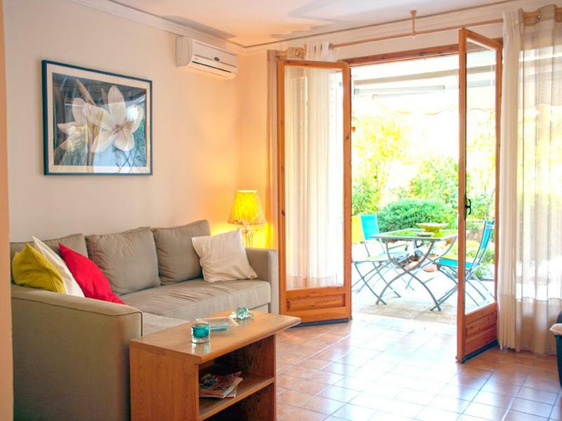 Comfortable Garden Apt Near Vouliagmeni Beach Athene Buitenkant foto