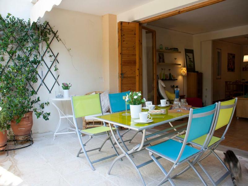 Comfortable Garden Apt Near Vouliagmeni Beach Athene Buitenkant foto