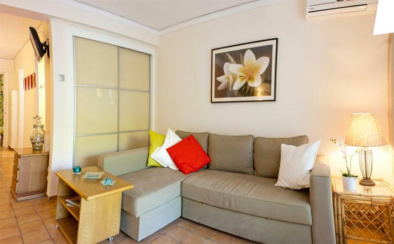 Comfortable Garden Apt Near Vouliagmeni Beach Athene Buitenkant foto