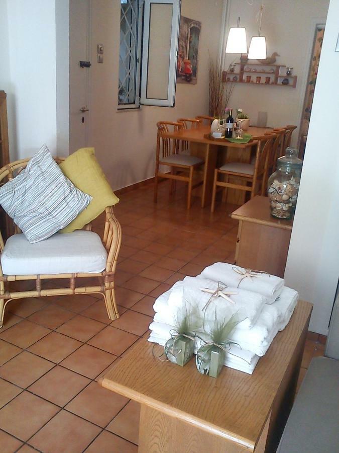 Comfortable Garden Apt Near Vouliagmeni Beach Athene Buitenkant foto