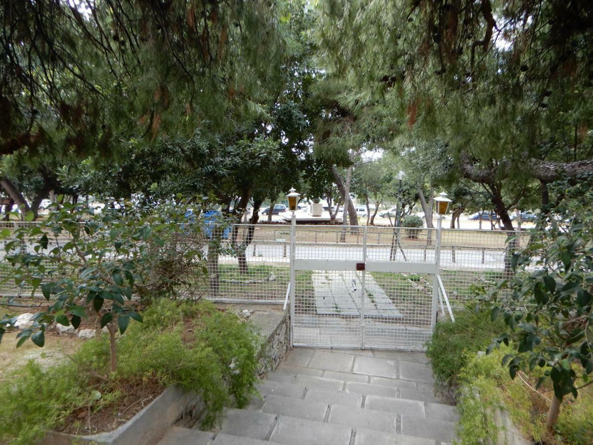 Comfortable Garden Apt Near Vouliagmeni Beach Athene Buitenkant foto