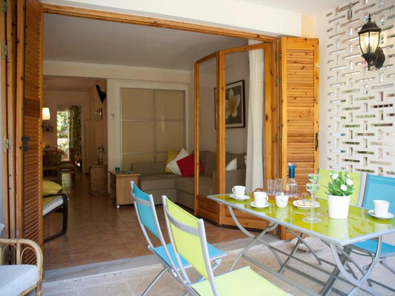 Comfortable Garden Apt Near Vouliagmeni Beach Athene Buitenkant foto