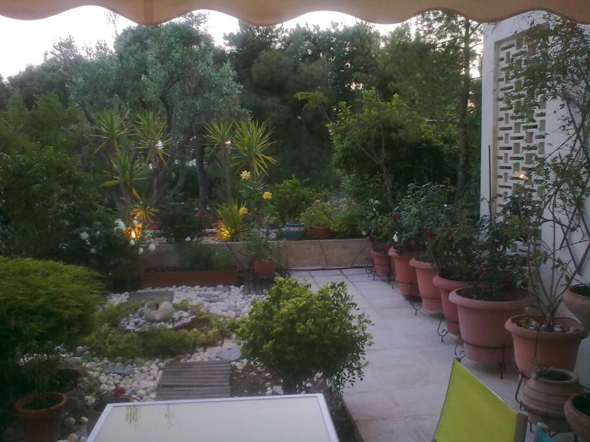 Comfortable Garden Apt Near Vouliagmeni Beach Athene Buitenkant foto