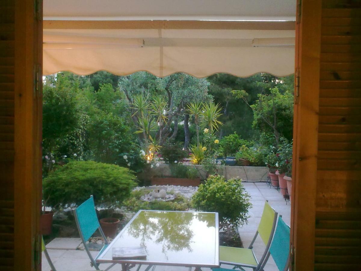 Comfortable Garden Apt Near Vouliagmeni Beach Athene Buitenkant foto
